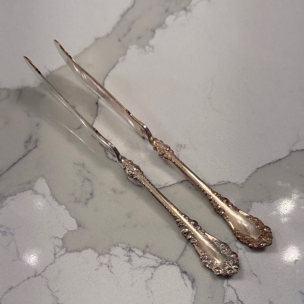 Vintage Set of 2  1847 Silver Plate Rogers Bros turned butter knives